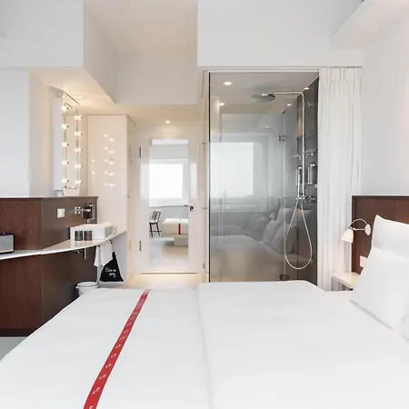Ruby Luna Hotel