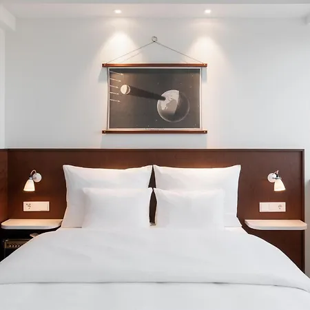 Ruby Luna Hotel