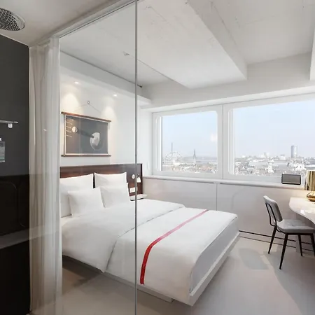 Ruby Luna Hotel