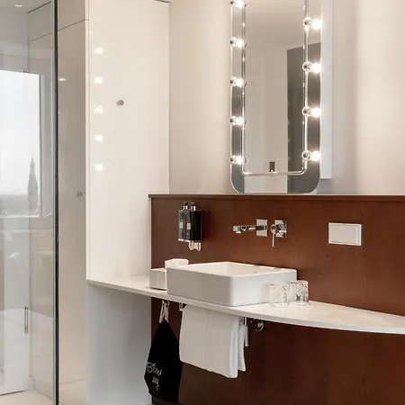 Ruby Luna Hotel 4*