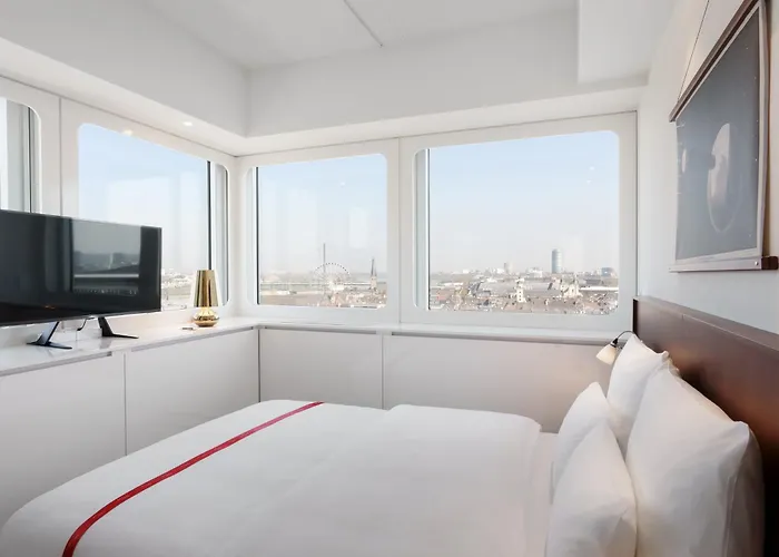 Ruby Luna Hotel 4*