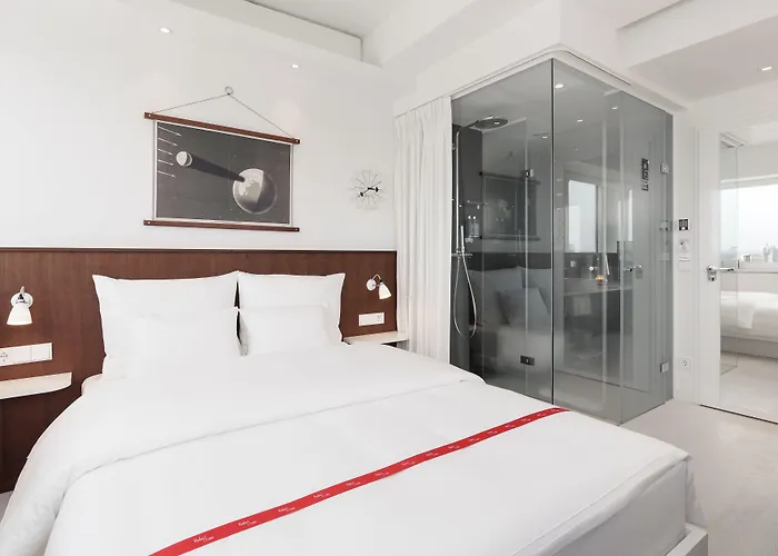 Ruby Luna Hotel
