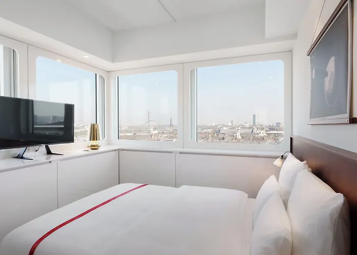 Ruby Luna Hotel
