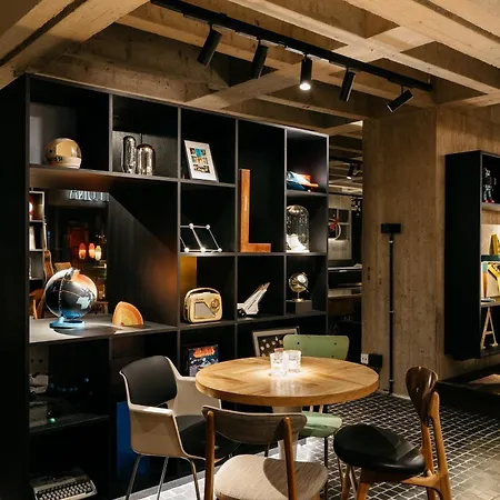 Ruby Luna 4* Dusseldorf